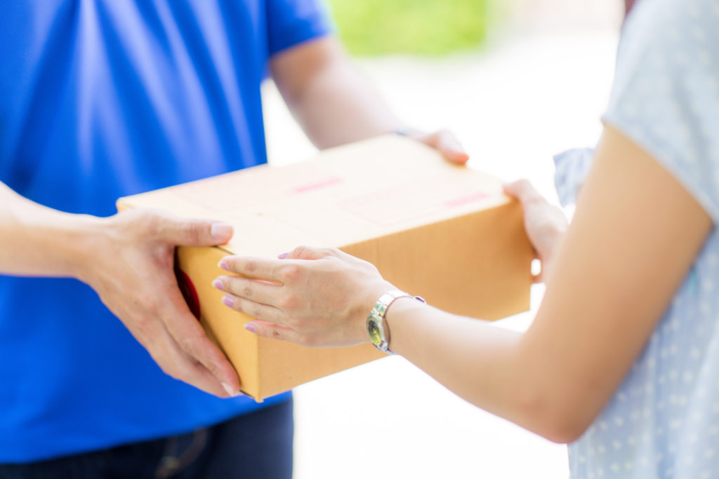 荷物を受け取る